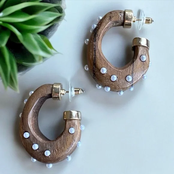 NWT Chico’s Wood & Faux Pearl Earrings - Picture 3 of 8